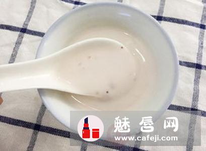 quanis眼膜是干的吗?用了会长脂肪粒吗?